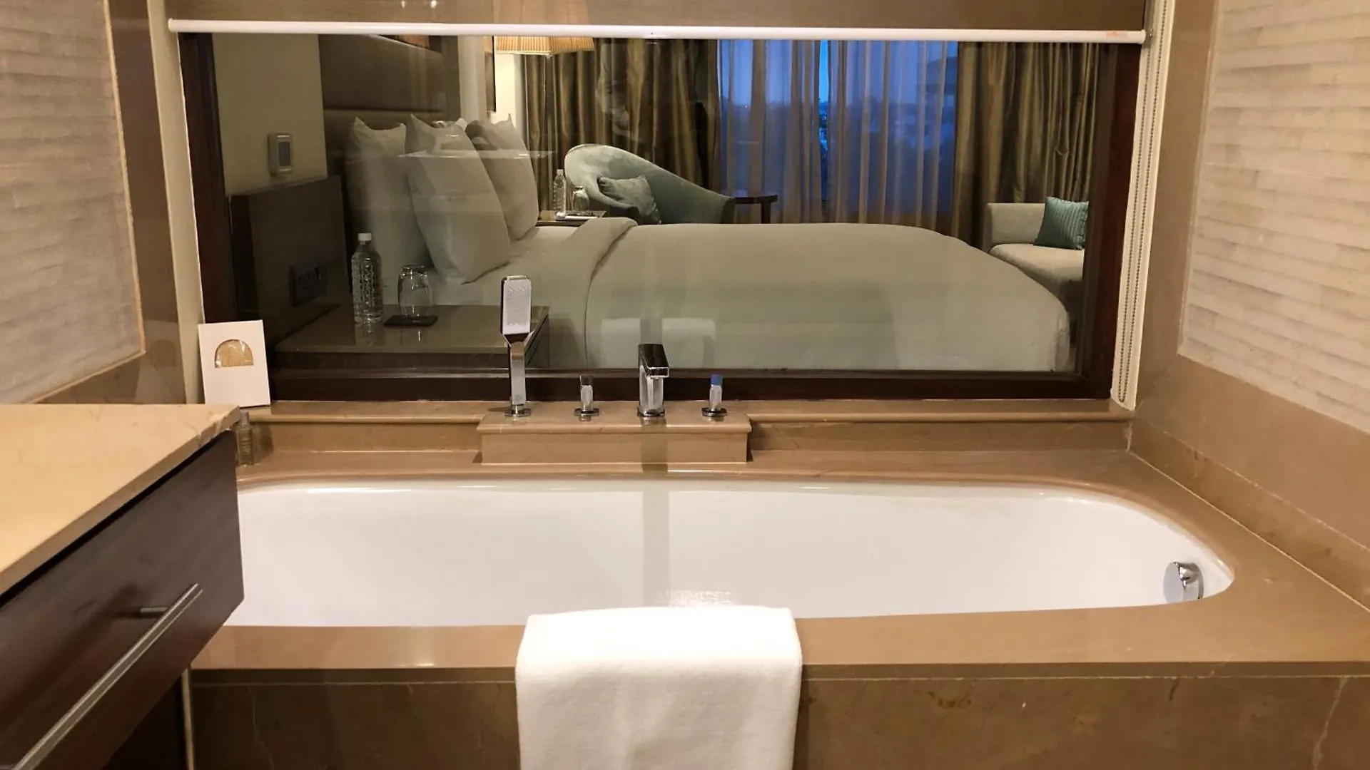 מלון Doubletree By Hilton Agra הודו