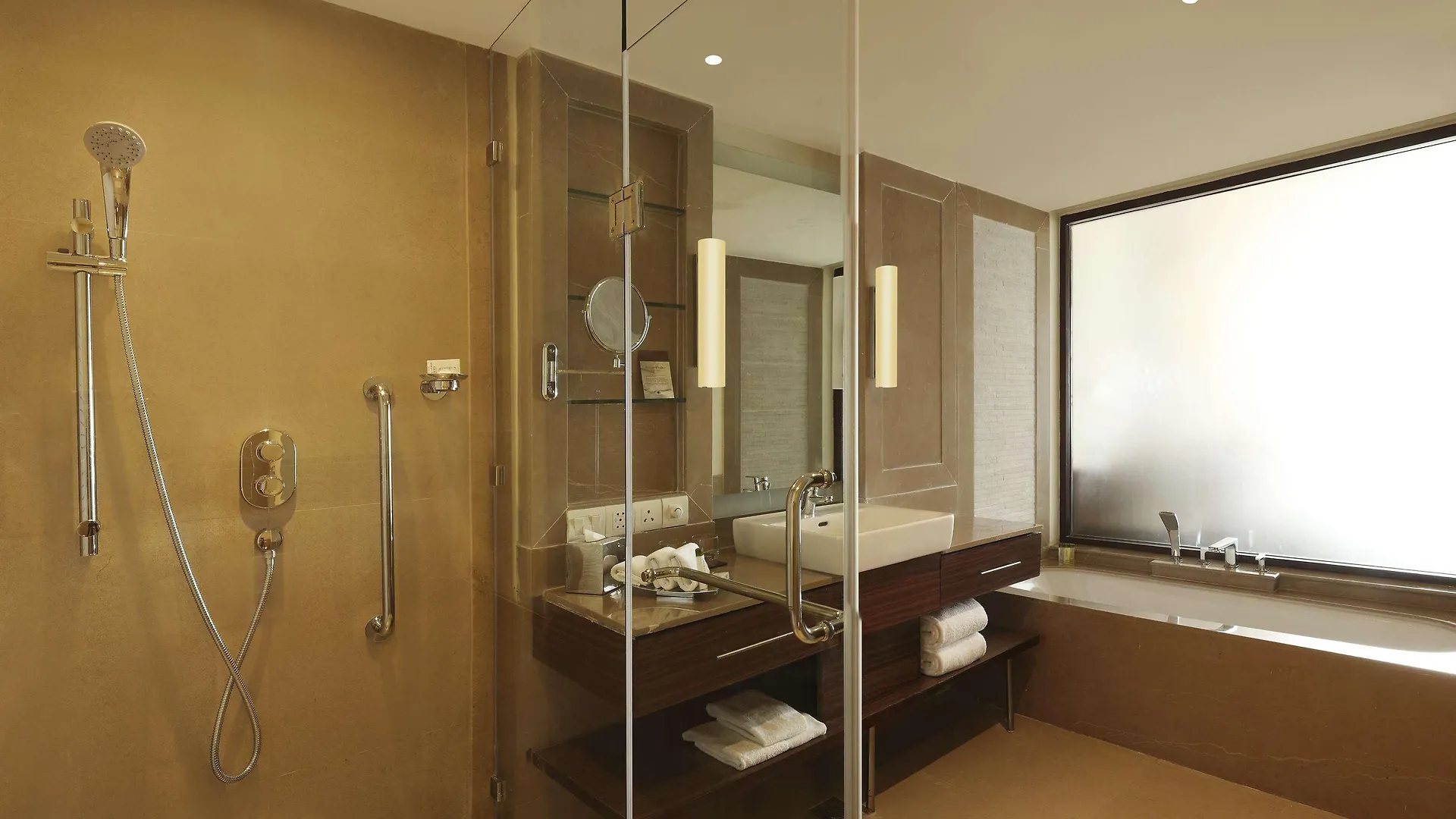 Отель Doubletree By Hilton Agra