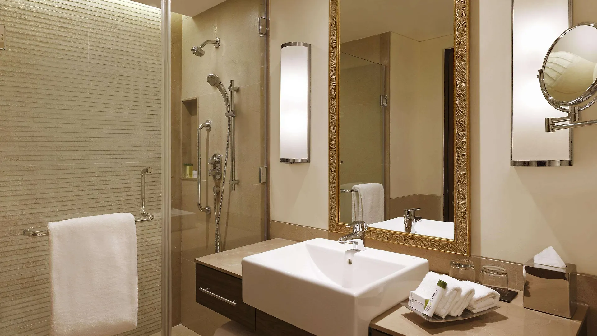 Doubletree By Hilton Agra Hotel