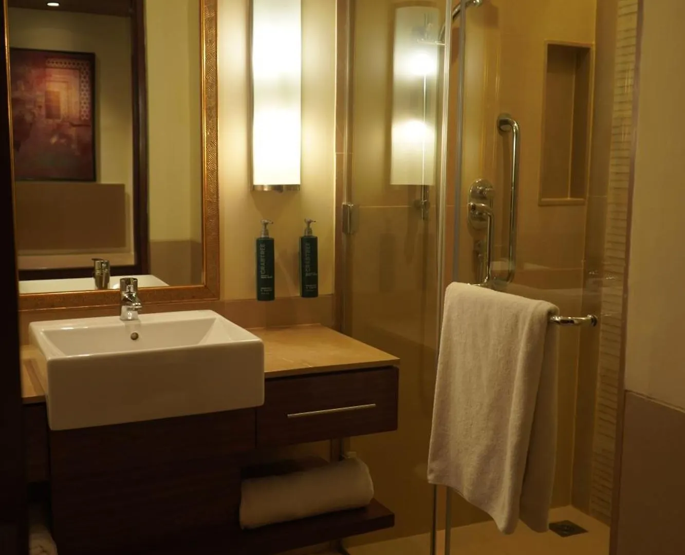Doubletree By Hilton Agra Hotel